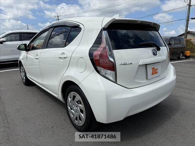 Toyota AQUA 2016-09 8072812-14