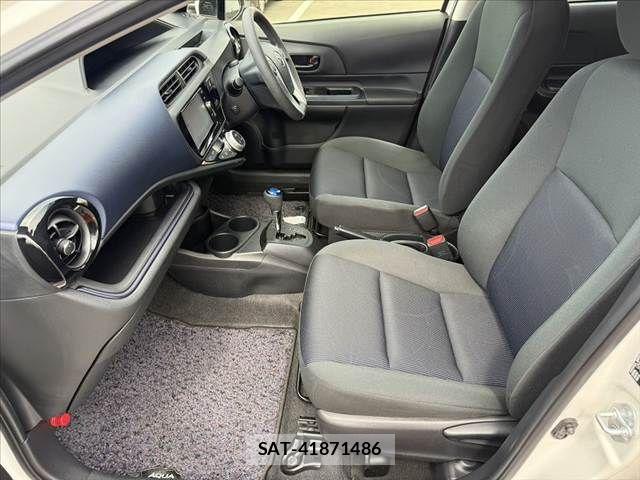 Toyota AQUA 2016-09 8072812-16