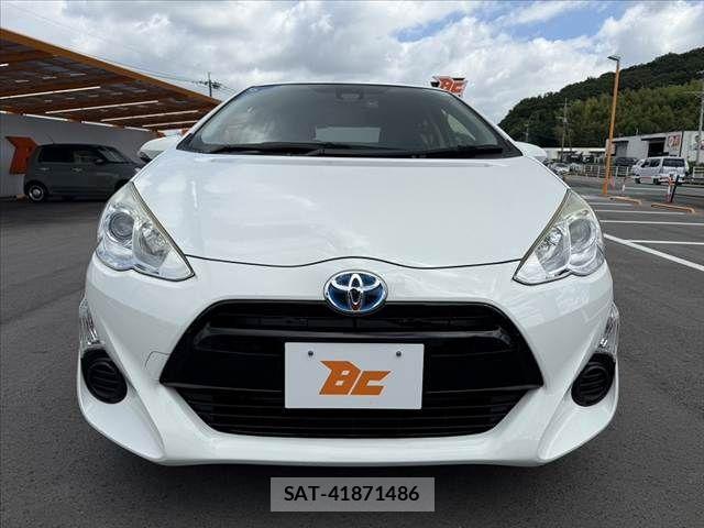Toyota AQUA 2016-09 8072812-8