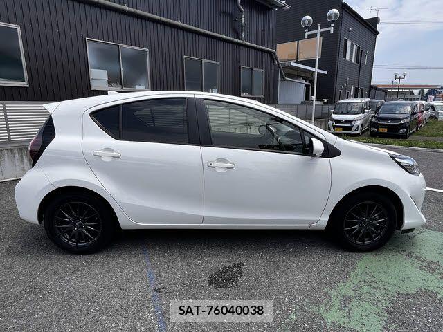 Toyota AQUA 2021-02 8072789-22