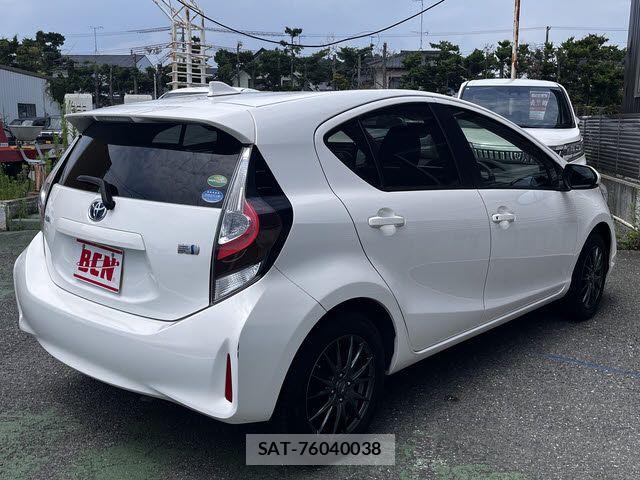 Toyota AQUA 2021-02 8072789-2