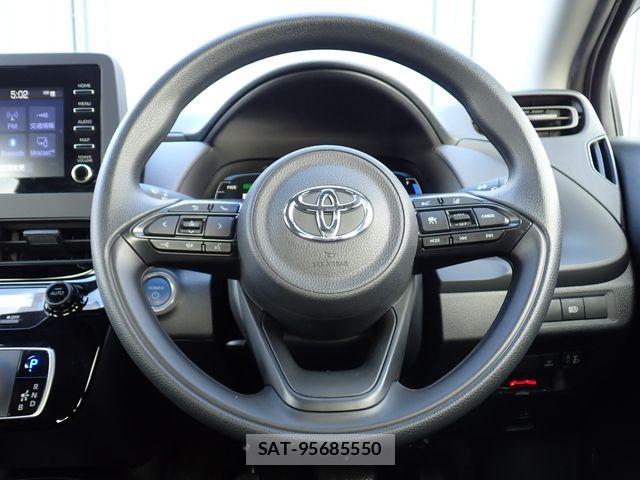 Toyota AQUA 2022-04 8072795-11