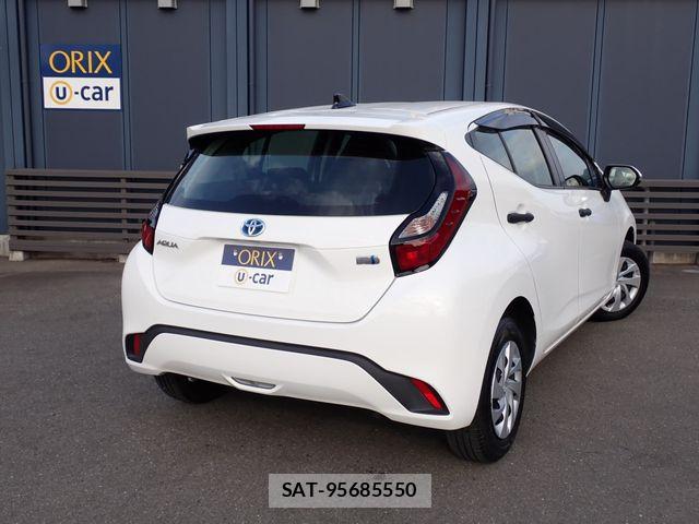 Toyota AQUA 2022-04 8072795-2