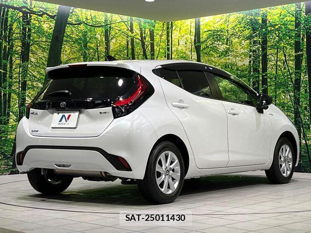 Toyota AQUA 2025-11 8072779-17