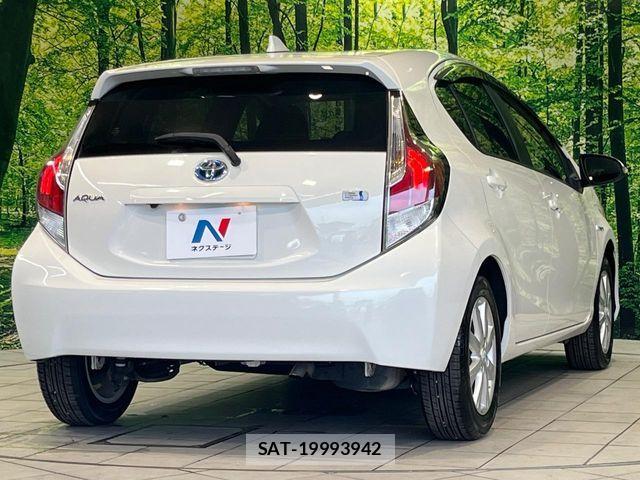 Toyota AQUA 2015-03 8072794-15