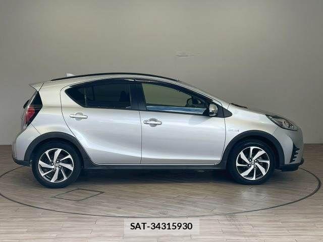 Toyota AQUA 2018-02 8072784-16