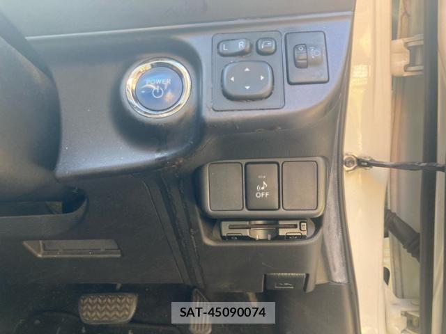 Toyota AQUA 2015-07 8072842-14