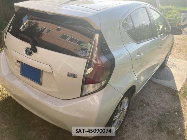 Toyota AQUA 2015-07 8072842-3