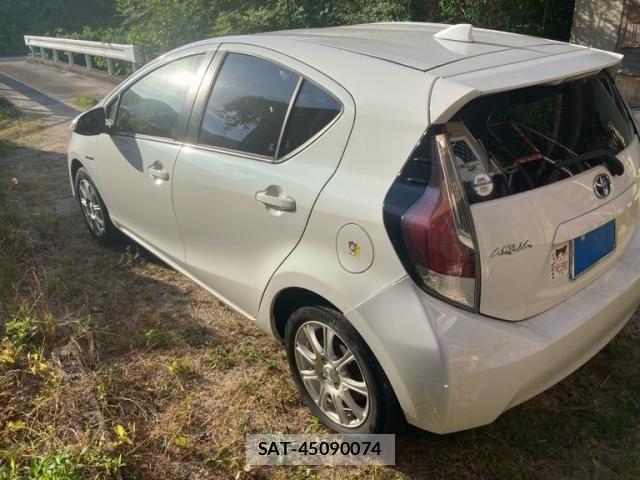 Toyota AQUA 2015-07 8072842-4