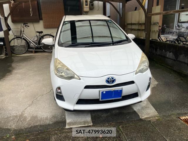 Toyota AQUA 2013-01 8072834-0