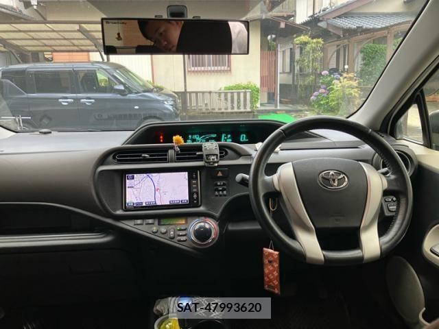Toyota AQUA 2013-01 8072834-12