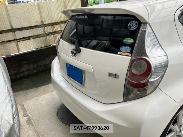 Toyota AQUA 2013-01 8072834-1
