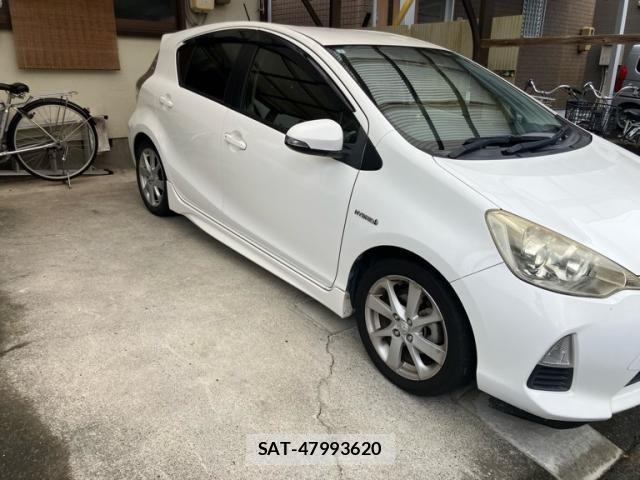 Toyota AQUA 2013-01 8072834-2