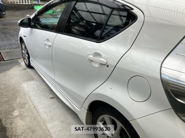 Toyota AQUA 2013-01 8072834-3