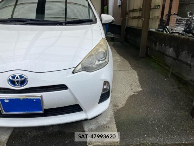 Toyota AQUA 2013-01 8072834-5