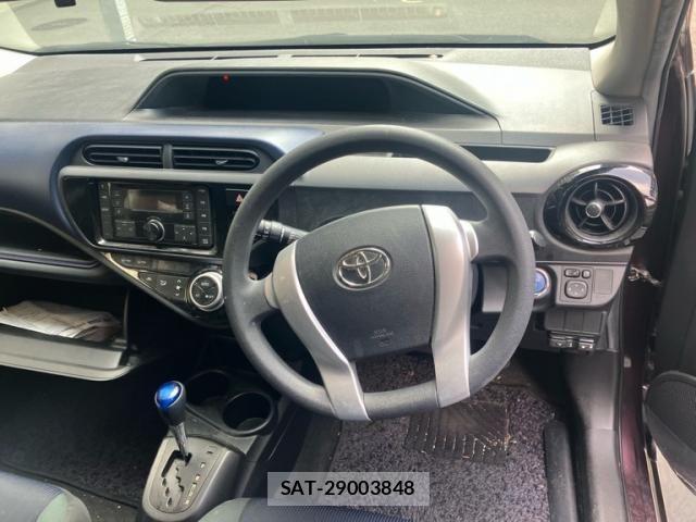 Toyota AQUA 2016-11 8098007-10