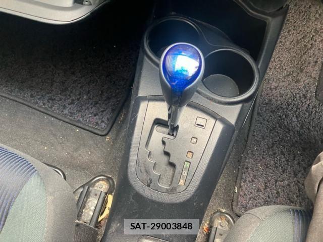 Toyota AQUA 2016-11 8098007-12