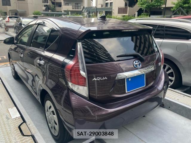 Toyota AQUA 2016-11 8098007-3