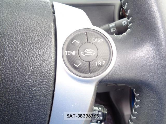 Toyota AQUA 2016-08 8097981-13
