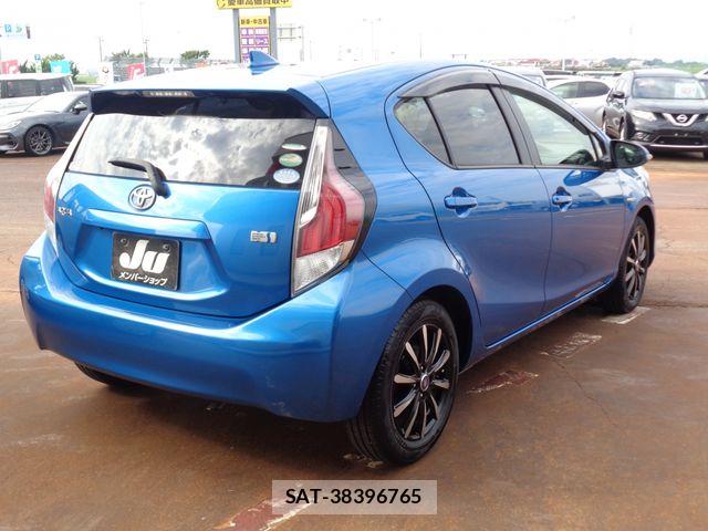 Toyota AQUA 2016-08 8097981-2