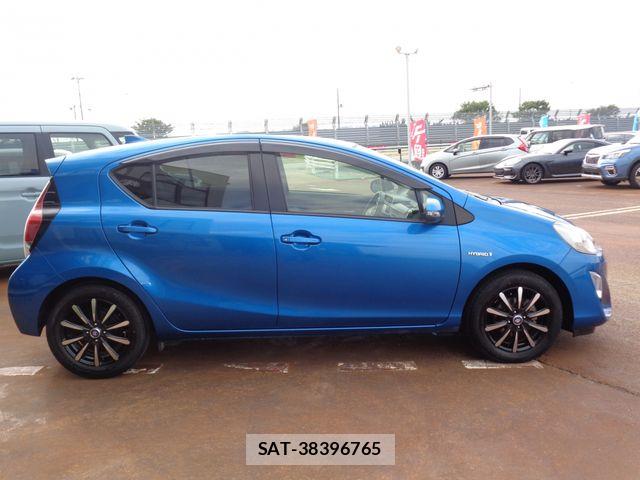 Toyota AQUA 2016-08 8097981-4