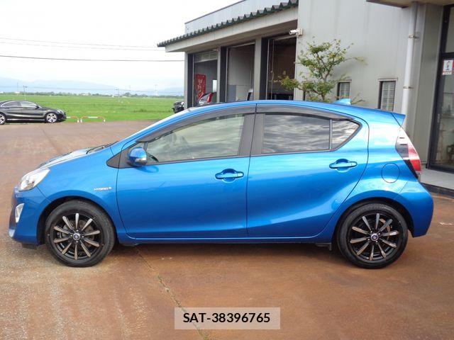 Toyota AQUA 2016-08 8097981-5