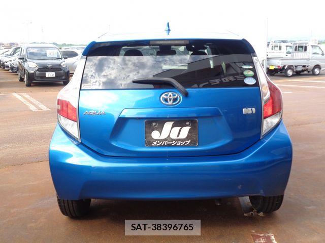 Toyota AQUA 2016-08 8097981-6