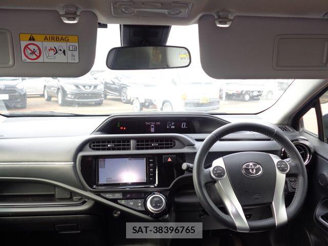 Toyota AQUA 2016-08 8097981-8