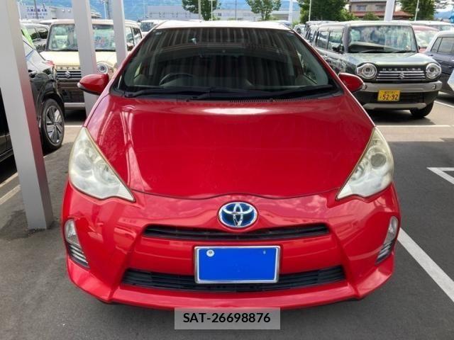 Toyota AQUA 2013-03 8098011-0