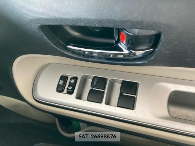 Toyota AQUA 2013-03 8098011-23