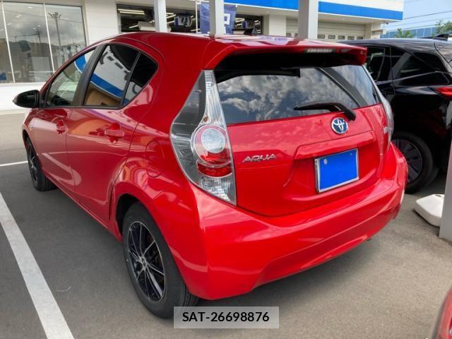 Toyota AQUA 2013-03 8098011-3