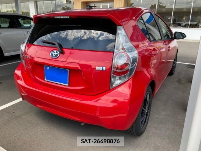 Toyota AQUA 2013-03 8098011-4