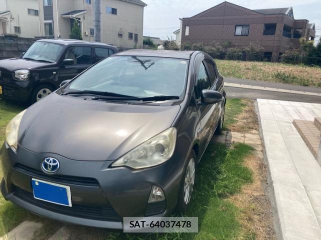 Toyota AQUA 2012-07 8098013-1