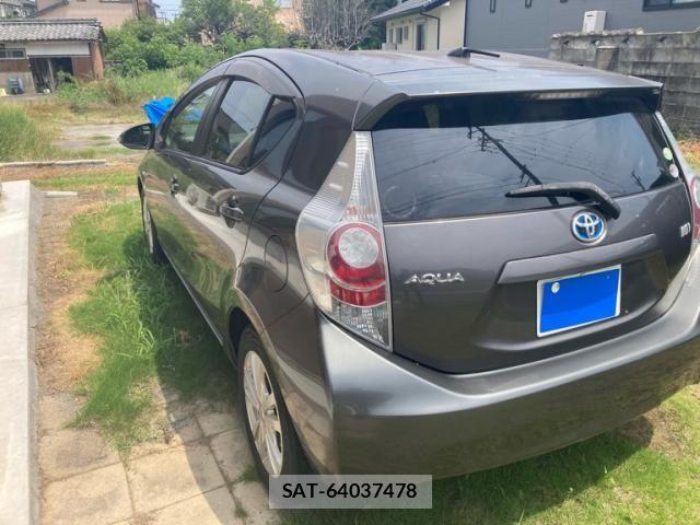 Toyota AQUA 2012-07 8098013-3