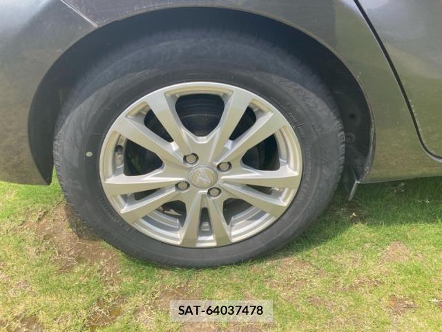 Toyota AQUA 2012-07 8098013-6