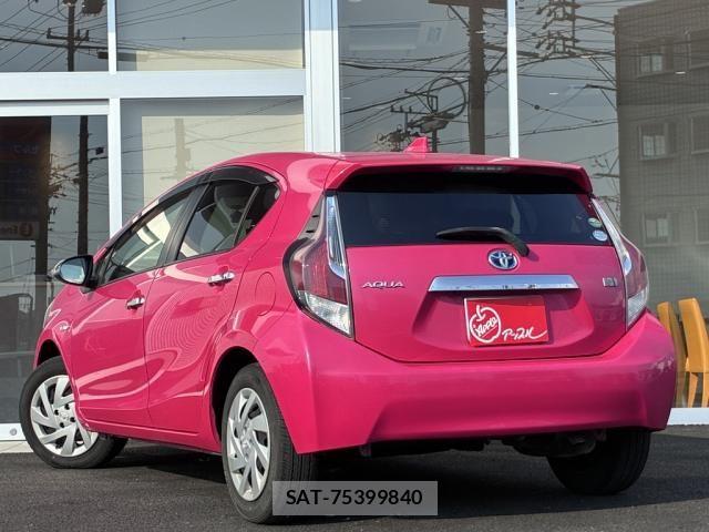 Toyota AQUA 2015-06 8097996-12