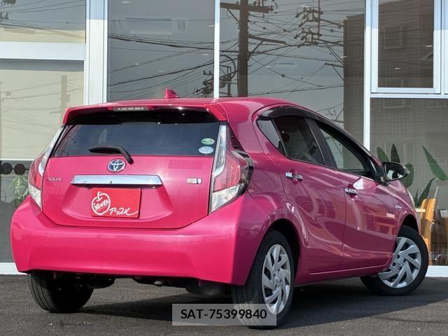 Toyota AQUA 2015-06 8097996-15