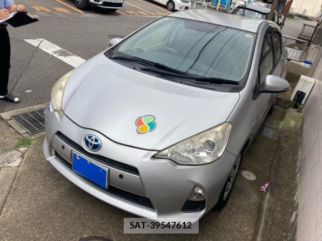 Toyota AQUA 2013-09 8098014-0