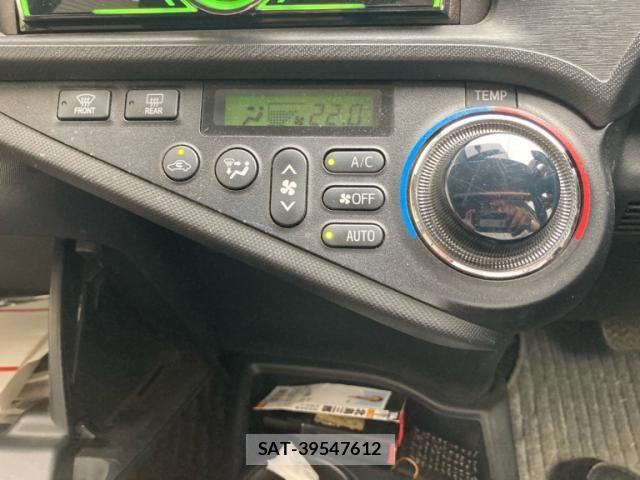 Toyota AQUA 2013-09 8098014-9