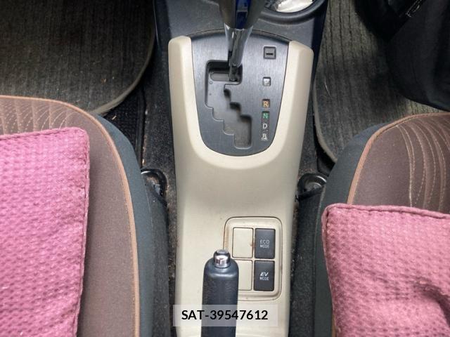 Toyota AQUA 2013-09 8098014-10