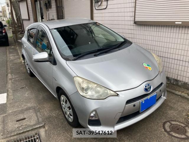 Toyota AQUA 2013-09 8098014-1