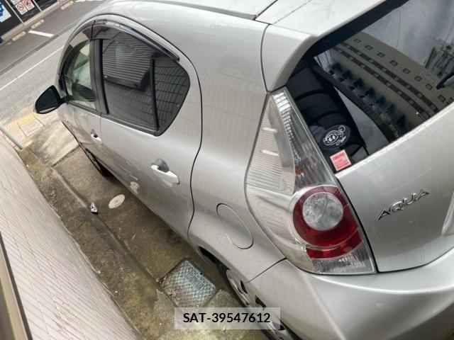 Toyota AQUA 2013-09 8098014-3