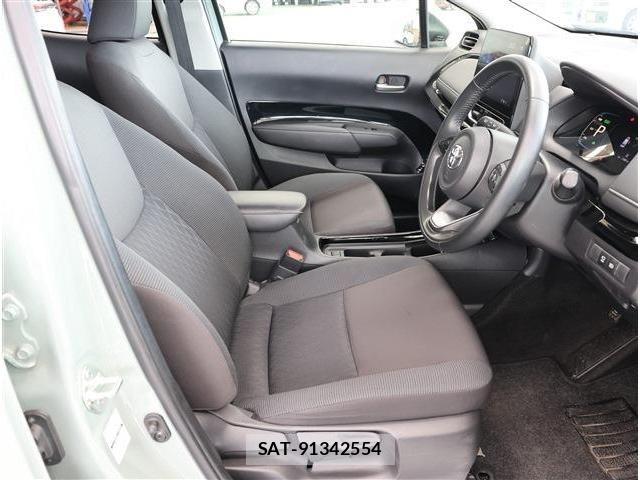 Toyota AQUA 2023-06 8097964-12