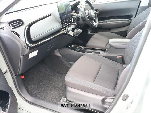 Toyota AQUA 2023-06 8097964-14