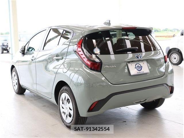 Toyota AQUA 2023-06 8097964-23