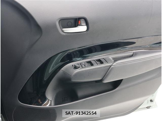 Toyota AQUA 2023-06 8097964-5