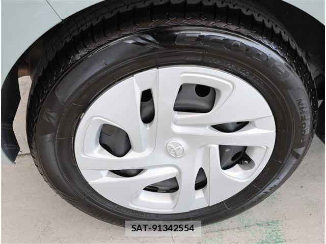 Toyota AQUA 2023-06 8097964-7