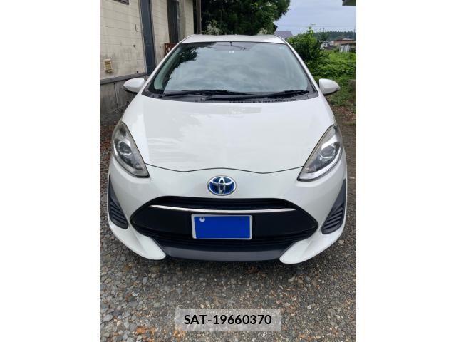 Toyota AQUA 2017-08 8097987-0