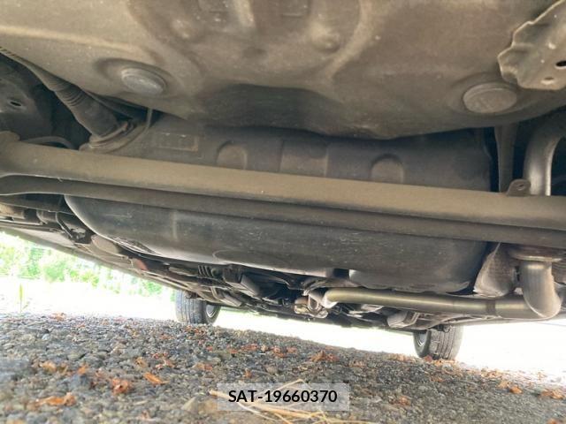 Toyota AQUA 2017-08 8097987-10