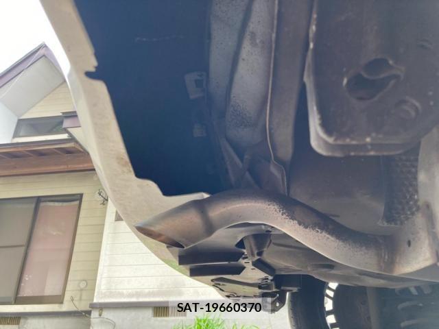 Toyota AQUA 2017-08 8097987-11